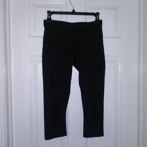 💜Womens athletic capris w/ side pocket.